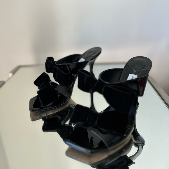 EUC Jimmy Choo Flaca 100 Patent Leather Mule Sandals with Bow in Black - Picture 5 of 11
